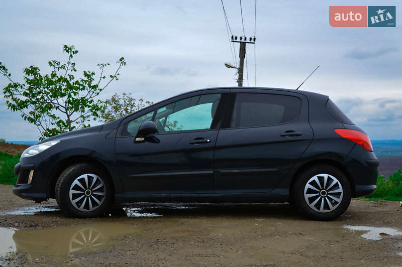 Хетчбек Peugeot 308 2010 в Чернівцях