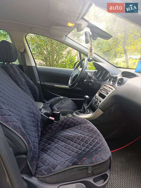 Универсал Peugeot 308 2008 в Бориславе