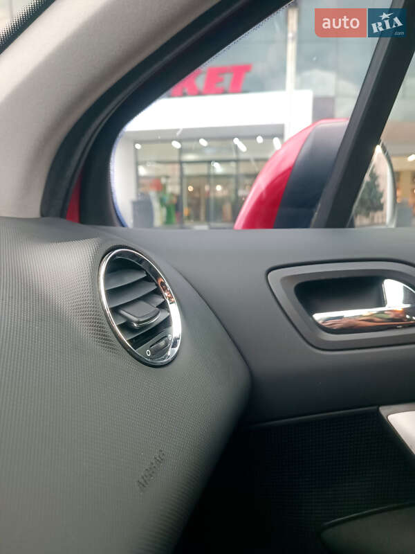 Хетчбек Peugeot 308 2008 в Кам'янському фото 15 Хетчбек Peugeot 308 2008 в Кам'янському