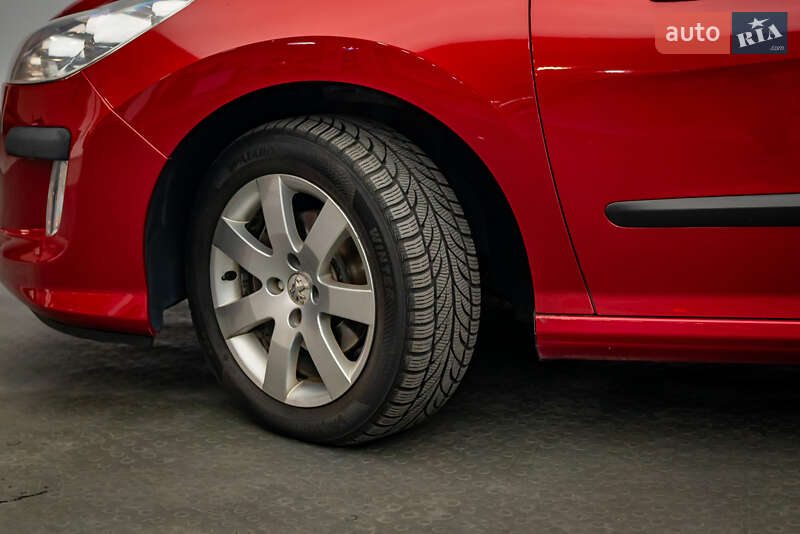 Хэтчбек Peugeot 308 2008 в Киеве