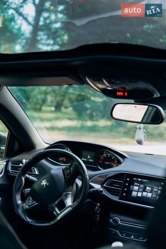 Универсал Peugeot 308 2016 в Чернигове