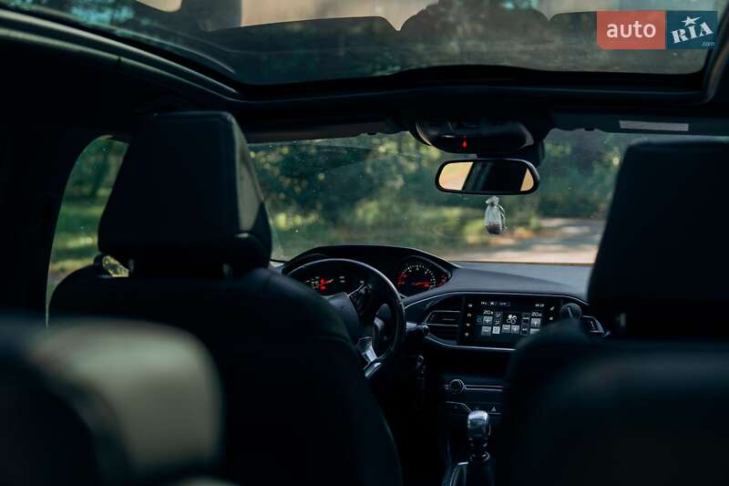 Универсал Peugeot 308 2016 в Чернигове