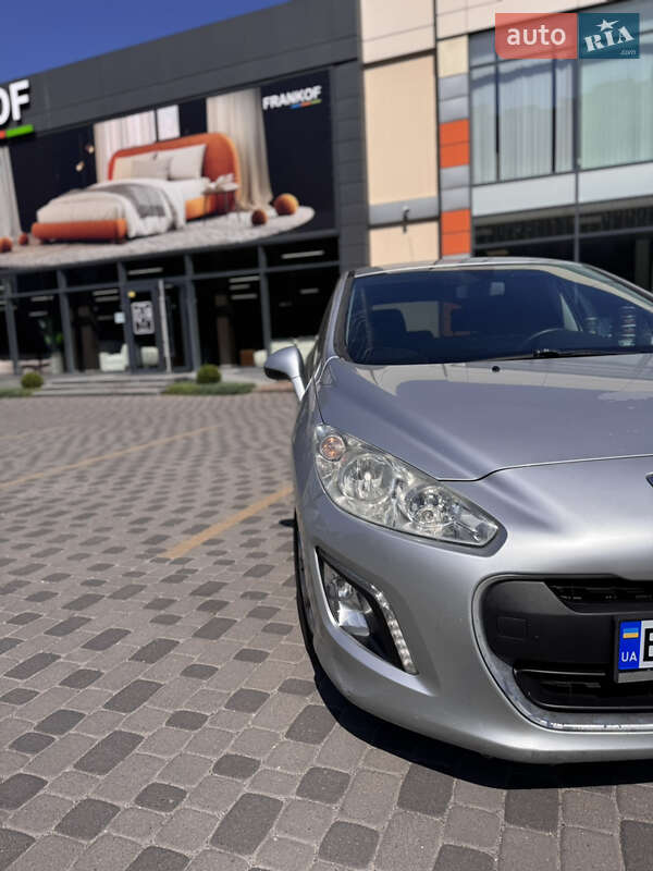 Хэтчбек Peugeot 308 2012 в Бориславе