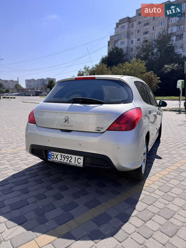 Хэтчбек Peugeot 308 2012 в Бориславе