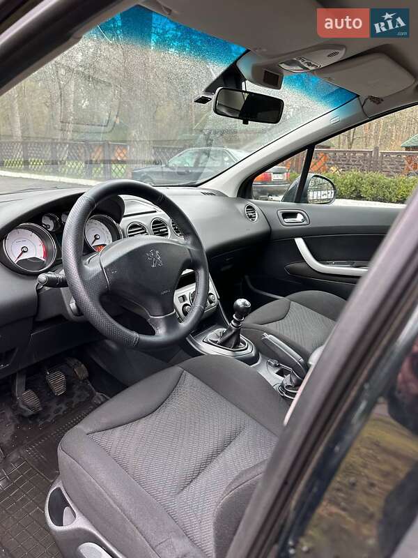 Универсал Peugeot 308 2010 в Киверцах