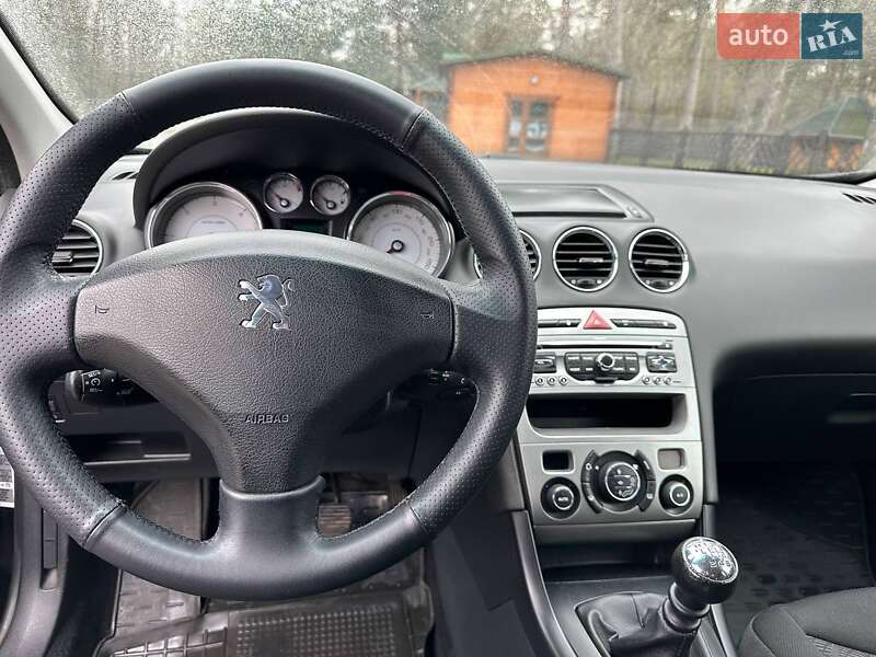 Универсал Peugeot 308 2010 в Киверцах