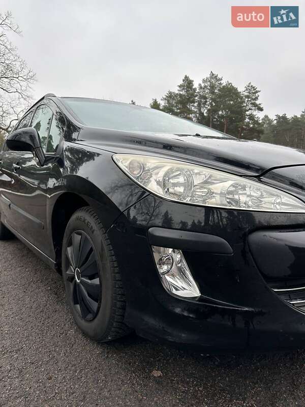 Универсал Peugeot 308 2010 в Киверцах