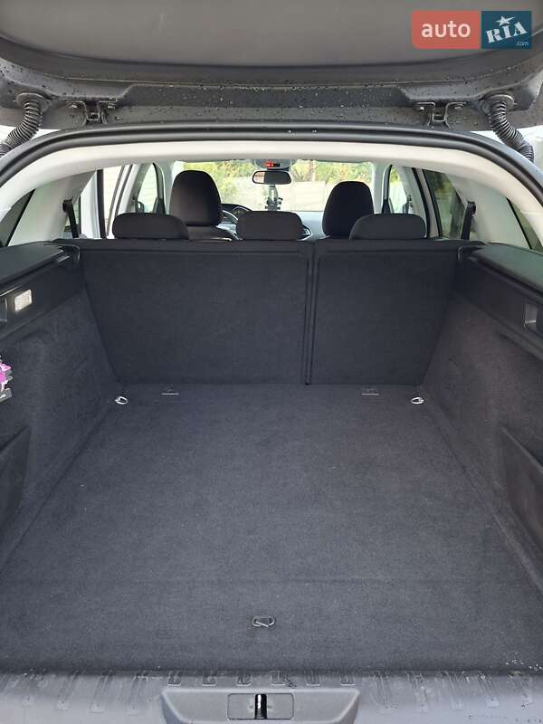 Универсал Peugeot 308 2015 в Дубно