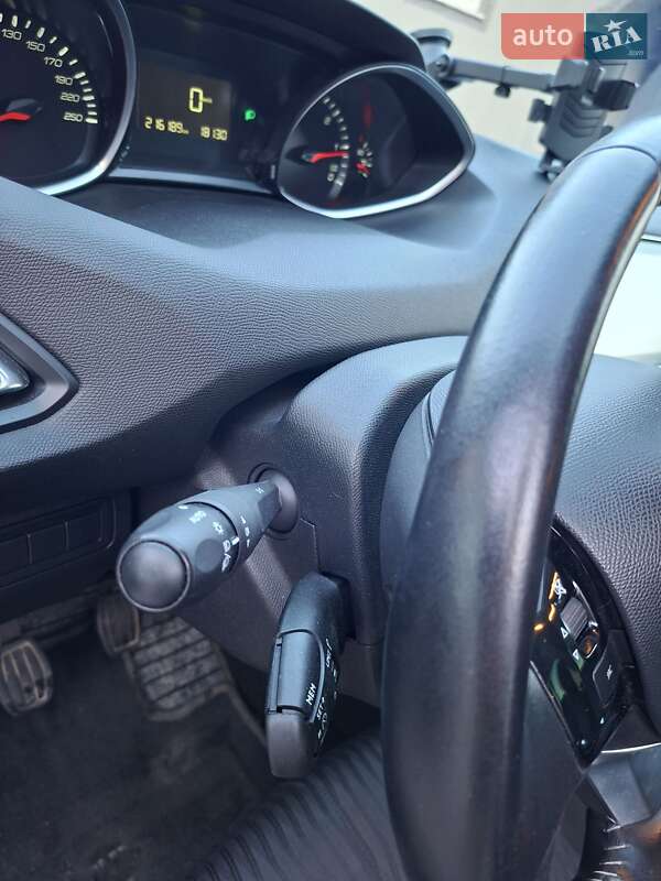 Универсал Peugeot 308 2015 в Дубно