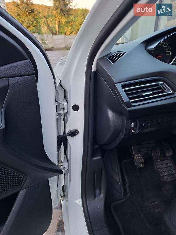 Универсал Peugeot 308 2015 в Дубно