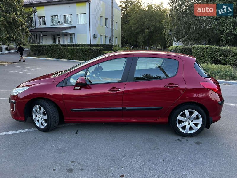 Хетчбек Peugeot 308 2010 в Василькові