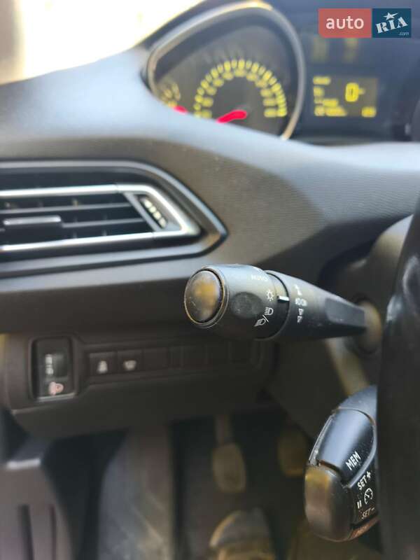 Універсал Peugeot 308 2015 в Миргороді