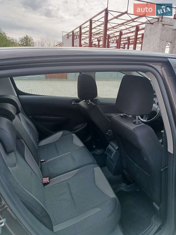 Хэтчбек Peugeot 308 2012 в Днепре