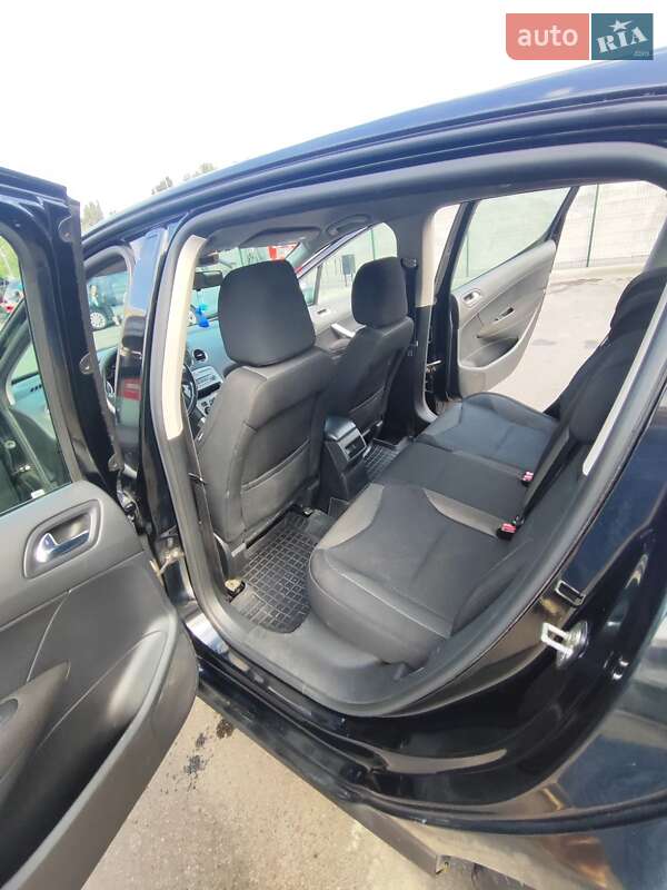 Хэтчбек Peugeot 308 2011 в Киеве