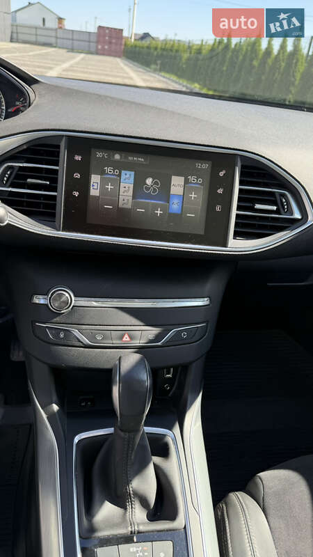 Хетчбек Peugeot 308 2016 в Хусті