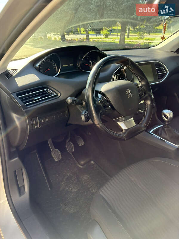 Универсал Peugeot 308 2016 в Ивано-Франковске фото 12 Универсал Peugeot 308 2016 в Ивано-Франковске