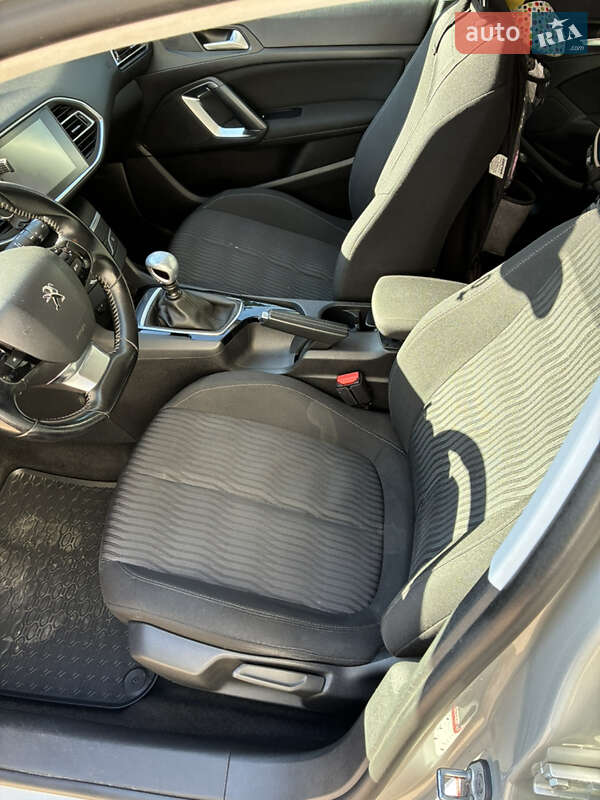 Универсал Peugeot 308 2016 в Ивано-Франковске фото 13 Универсал Peugeot 308 2016 в Ивано-Франковске