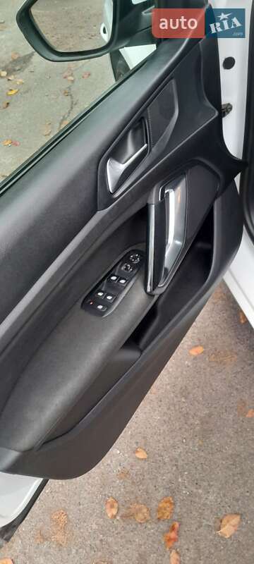 Универсал Peugeot 308 2015 в Львове