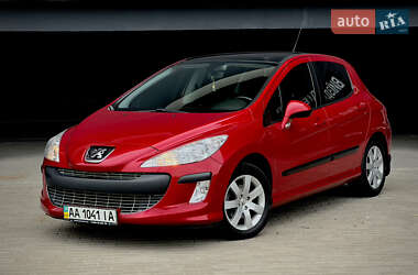 Хэтчбек Peugeot 308 2008 в Киеве