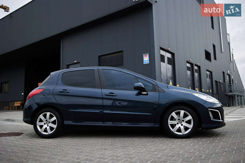 Хэтчбек Peugeot 308 2013 в Киеве
