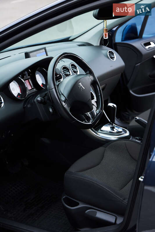 Хэтчбек Peugeot 308 2013 в Киеве