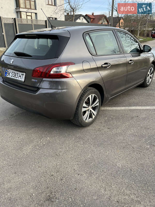 Хэтчбек Peugeot 308 2016 в Ивано-Франковске