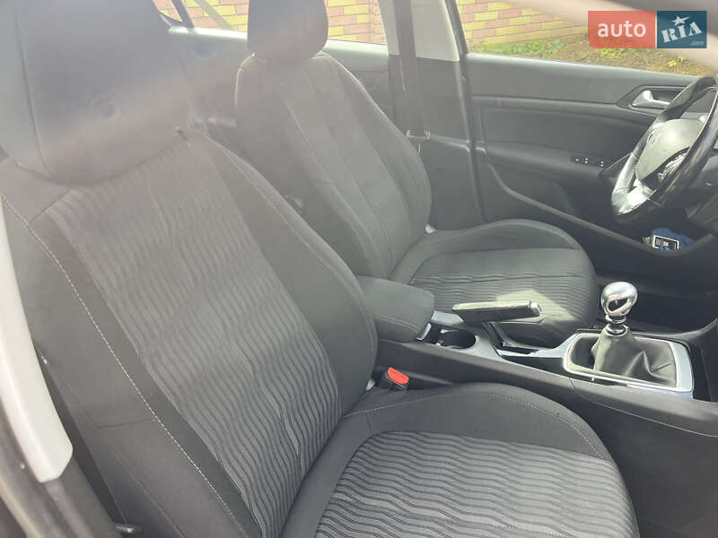 Хэтчбек Peugeot 308 2016 в Ивано-Франковске