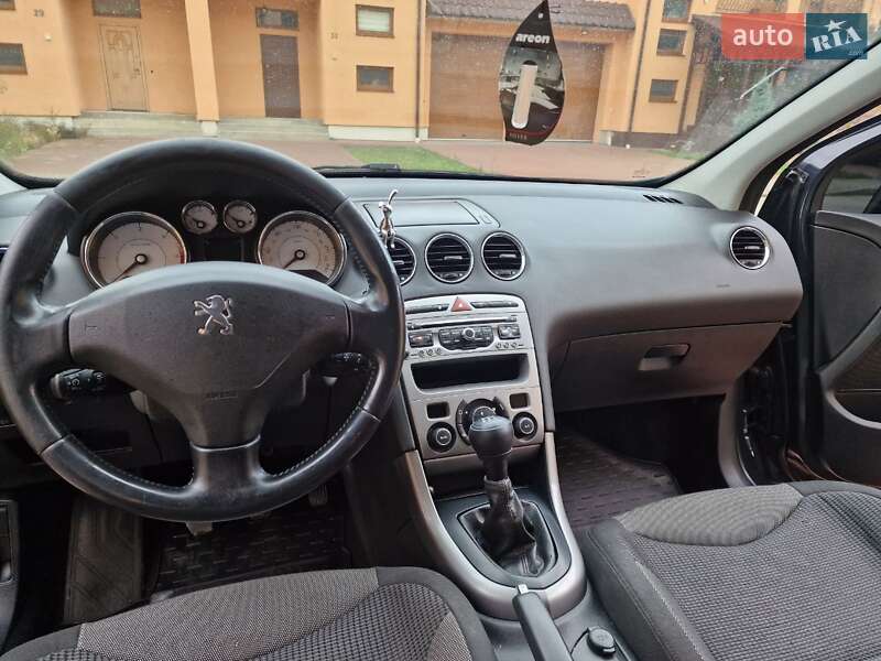Хетчбек Peugeot 308 2011 в Стрию