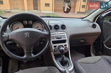 Хэтчбек Peugeot 308 2011 в 
