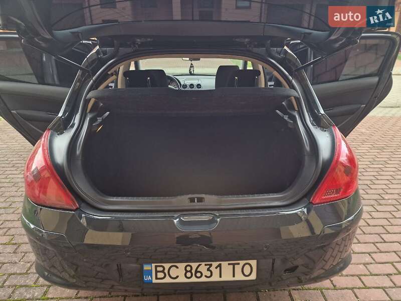 Хетчбек Peugeot 308 2011 в Стрию