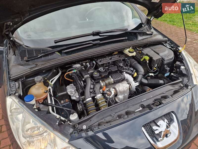 Хетчбек Peugeot 308 2011 в Стрию