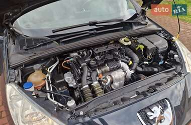 Хэтчбек Peugeot 308 2011 в 