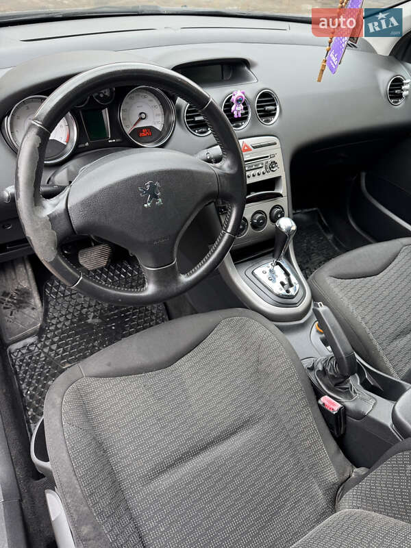 Хэтчбек Peugeot 308 2008 в Львове