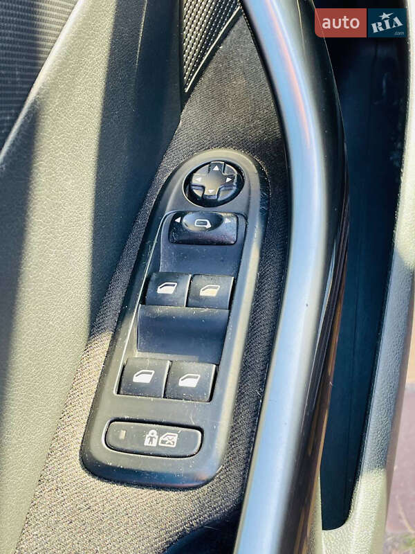 Хэтчбек Peugeot 308 2012 в Виннице