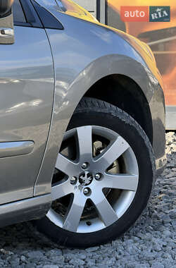 Універсал Peugeot 308 2012 в 