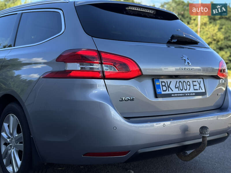 Універсал Peugeot 308 2015 в Рівному