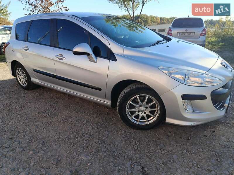 Универсал Peugeot 308 2011 в Новояворовске