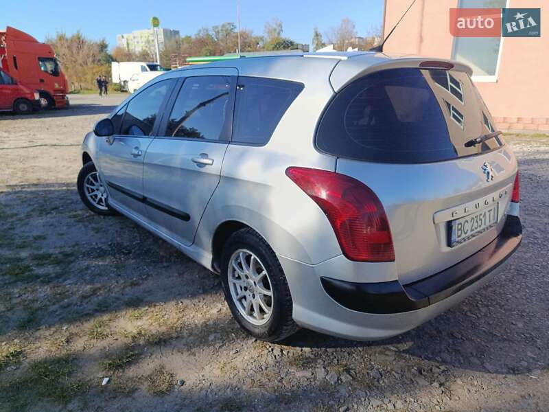 Универсал Peugeot 308 2011 в Новояворовске