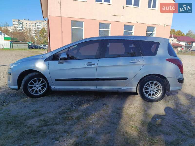 Универсал Peugeot 308 2011 в Новояворовске