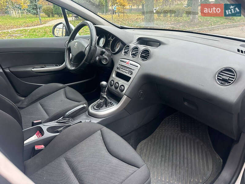 Универсал Peugeot 308 2011 в Киеве