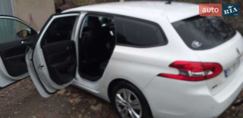 Універсал Peugeot 308 2015 в Тернополі