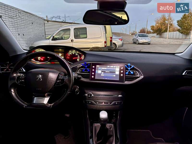 Универсал Peugeot 308 2015 в Днепре