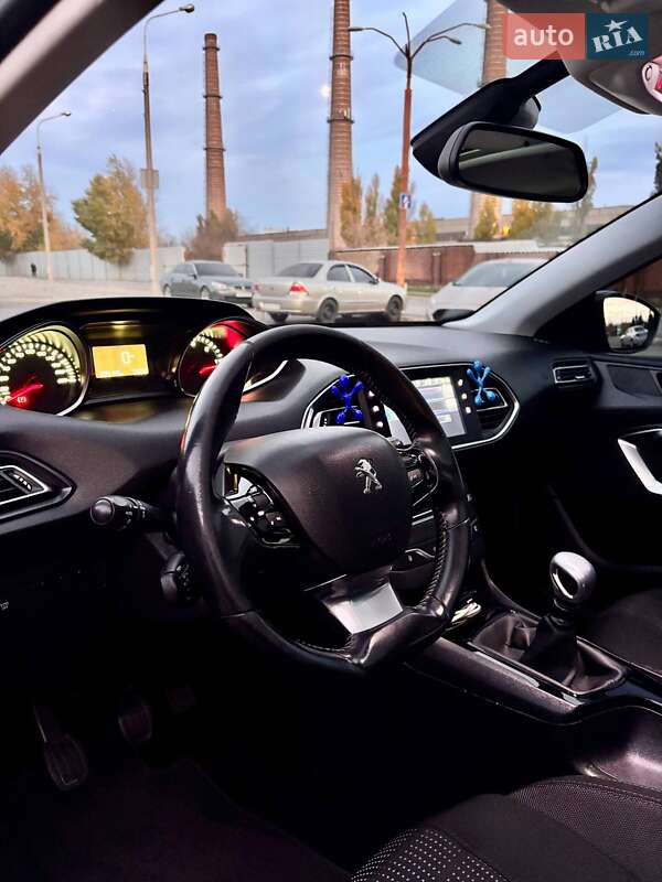 Универсал Peugeot 308 2015 в Днепре