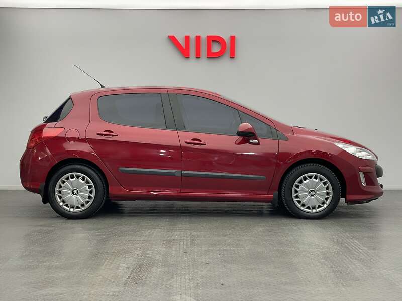 Хэтчбек Peugeot 308 2011 в Киеве