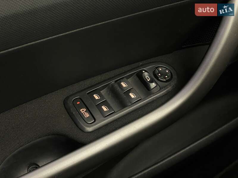 Хэтчбек Peugeot 308 2011 в Киеве