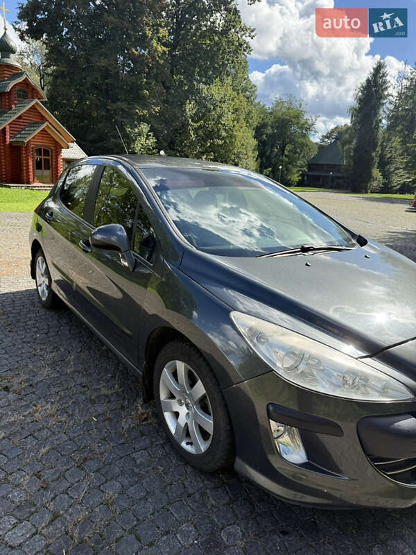 Хетчбек Peugeot 308 2008 в Великому Березному