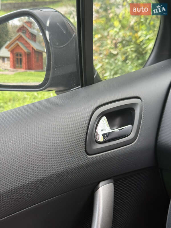 Хетчбек Peugeot 308 2008 в Великому Березному