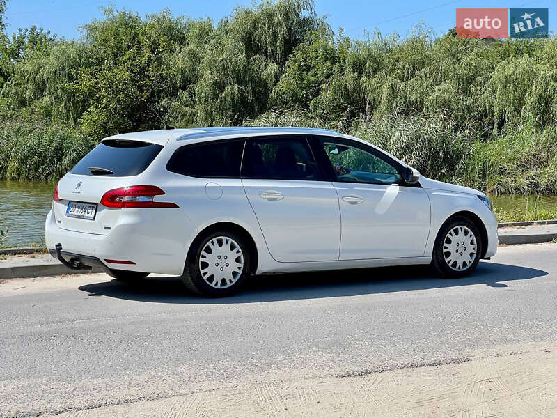 Универсал Peugeot 308 2015 в Шумске