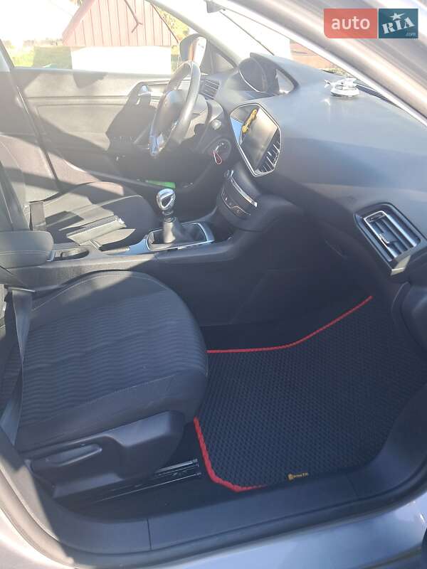 Универсал Peugeot 308 2014 в Дубно