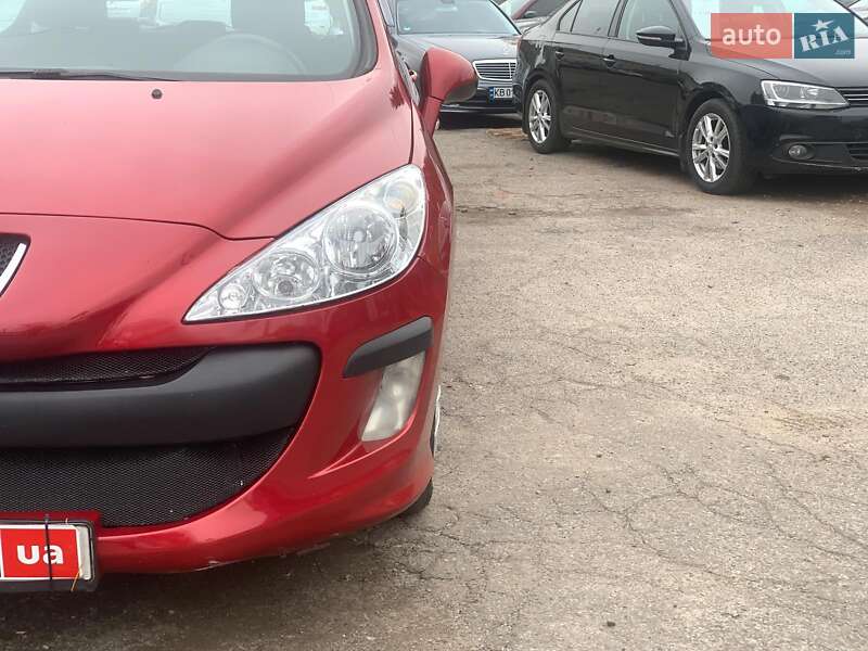 Хэтчбек Peugeot 308 2010 в Виннице